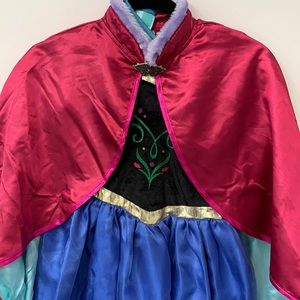 Authentic Disney store Anna Frozen costume and cape like new sz7/8
